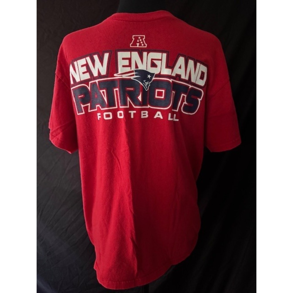 NFL Team Apparel New England Patriots Football Graphic T-Shirt Red Mens Medium